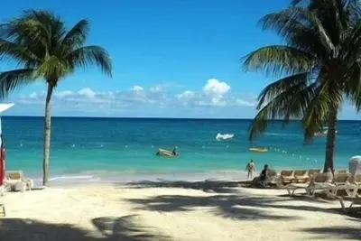 Image de Eddy’s Beachfront Apartment