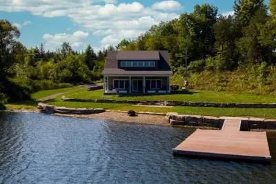 Image de Peaceful Private Waterfront Home