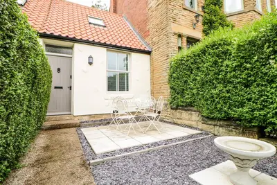 22a Taylors Cottage, pet friendly, with a garden in Whitley Bay
