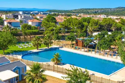 Image de Cozy mobile home 6 people, air-conditioned, Camping \"Novela\" 3 ***. 3 km from the beach.