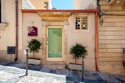Appartamento Indipendente con Cortile a Noto