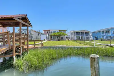 Image de Mystic C's - Five Bedroom, Three Bathrooms Channel Front Home