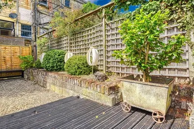 Image de Appartement-Moderne-Salle de bain privée séparée-Vue sur Jardin