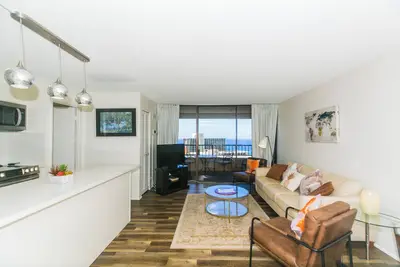 Image de Discovery Bay deluxe ocean view, near Ala Moana Shopping Center & the beach!