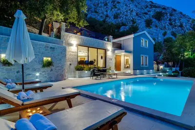 Image de New! Villa Falcon House, 3-bedroom villa with heated 36 sqm pool, Jacuzzi, Finnish sauna