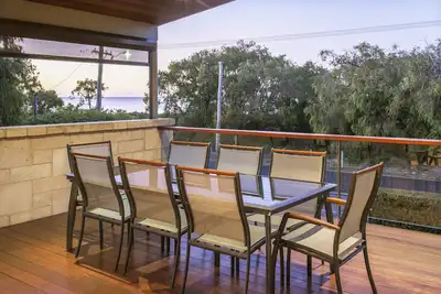 Image de Contemporary Quindalup Beachside Escape.