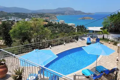 Panoramic views & a Private Pool. Walk to beach & tavernas in Almyrida or Plaka.