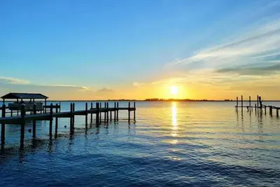 Image de Riverfront Fishing Bungalow w\/ dock in Sebastian Fl! End of Summer Specials!