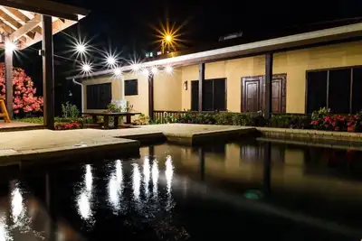 Image de Back on the market! Beautiful villa on a double lot with a pool and lush garden