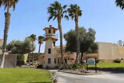 Image de On the Island, Winter Townhouse