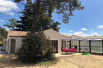 Image de Maison avec piscine privée chauffée sous véranda