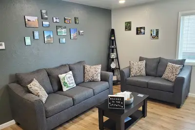 Image de Tranquil setting 15 Miles from Iowa Great Lakes - Fully Furnished with Game Room