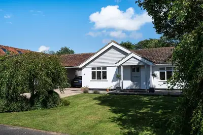 Coastal retreat within walking distance to Chichester Harbour