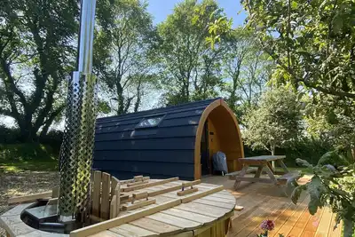 Image de Wild Luxury Bluebell Glamping Pod with Wood Fired Hot Tub in quiet rural setting