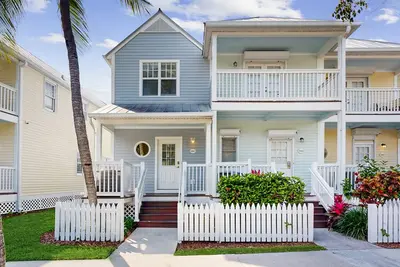 Image de Restful waterfront townhome with deck, great water views & washer\/dryer