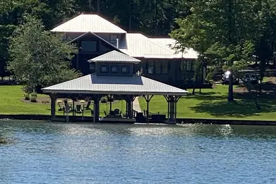 Image de New beautiful 5 star listing Lake Martin home located only 35 min. from Auburn!