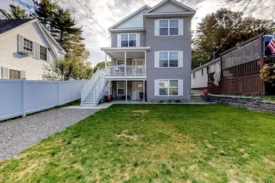Image de New home 3 blocks to Long Sands Beach with alfresco living