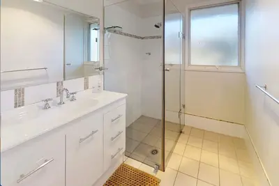 Image de Hot-Tub Centrally located 3br sleeps 6-8. Safe for a large family, No Bunks
