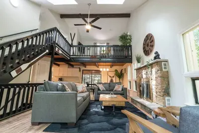 Image de Lakeview Chalet w/ Hot Tub, Sauna, Decks, Boats, & Fire Pit!