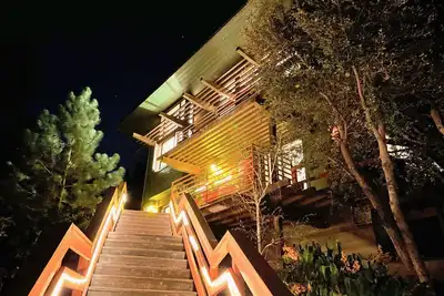 Image de Sky Ridge - hilltop cabin with stunning views