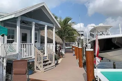 Image de Tiny home in Key Largo with Private Dock, Tiki Hut and Boat Lift