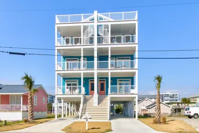 Image de ☀️Latitude Adjustment-Pool-Close to Boardwalk and Beach Access☀️