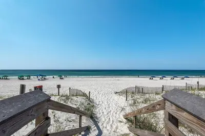 Image de Experience stunning beach views at SeaCrest 607 - Indlu Yasolwandle
