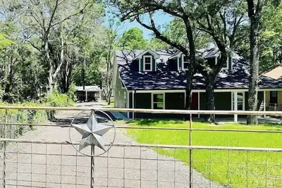 Image de Private Cedar Creek Lake House - Waterfront! Quiet! \n