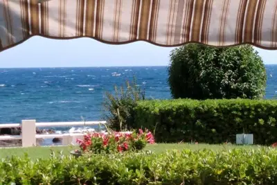 Image de Saint Raphael  Boulouris T2 dans residence pieds dans l eau