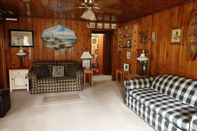 Image de Feel of an \"Up North\" cottage with the convenience of in-town East Tawas