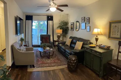Image de Close to campus - Sleeps 6
