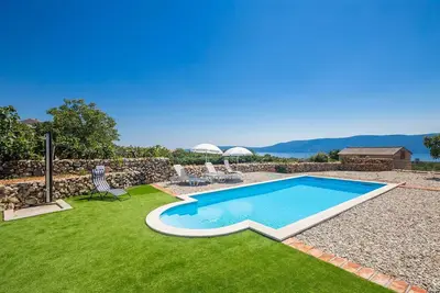 Image de Maison de vacances Lara avec piscine et grand espace extérieur