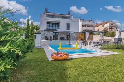 Image de Belle maison de vacances Elegance avec piscine chauffée