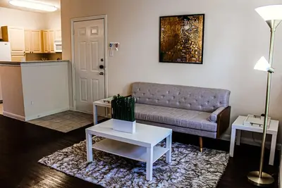 Image de Astute | Contemporary 2br | by Nrg, Med Ctr & Dwtn