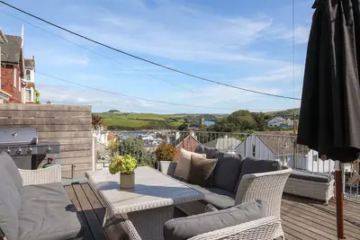 Image de Comfortable 7-bedroom house with estuary views and parking