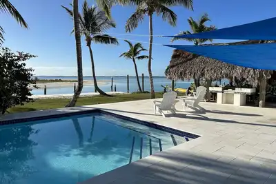 Image de Island Home with Beautiful View, Private Pool and 60 ft Dock\/ Generator
