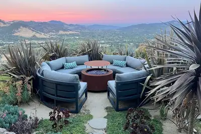 Image de Modern Hilltop Oasis with the Best Mountain Views, Sunken Hot Tub & Sauna
