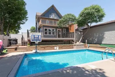 Image de McKennan Park Poolside Oasis