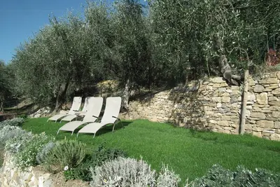 Image de House in the Roses 1 - garden and valley view
