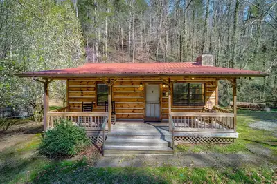 Image de 257 Black Mash, 3. 6 miles from of the Gsmnp. On Gold Creek!