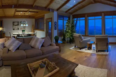 Image de Big White 3-Bdr Ski in\/out, Dog Friendly, Private Hot Tub at Copper Kettle Lodge
