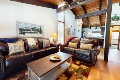 Image de Mammoth Estates 113 Large Pet-Friendly Townhome, Walk to The Village, Private Washer Dryer by RedAwning