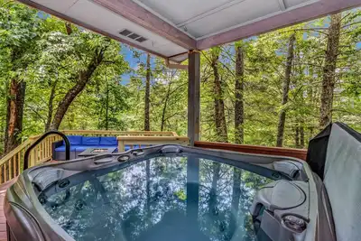 Image de Charming Modern Hilltop Cabin/Hot tub/Ev Charger