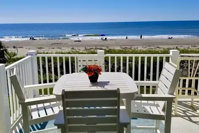Image de \"Waters Edge 433-A\" - Oceanfront Condo w/ Community Pool, 2 Bedrooms / 2 Bathrooms