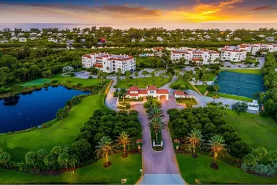 Image de A Luxury Resort Style Condo - The Possibilities Are As Endless As The Sunshine