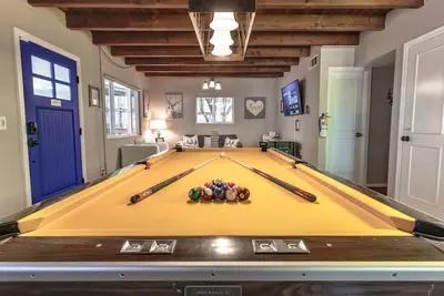 Image de YellowDeerLodge 4br/2ba/ Hot Tub/ Game Room/Ac/Zoo/Ski/shopping/Fenced Yard/Pets