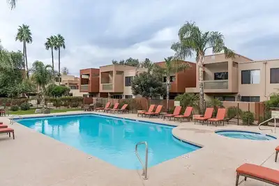 Image de Condo - Walk To Old Town/Spring Training And Much More! !