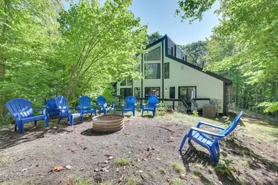 Image de 2 Mi to Lake: Modern Harbor Springs Home w/ Grill!