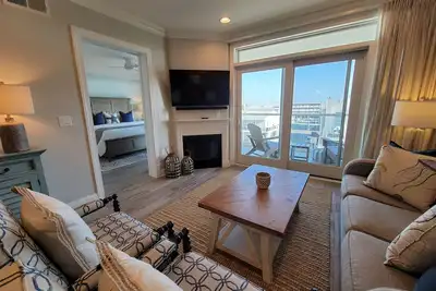 Image de Exquisite Bayview Residence at Lighthouse Cove