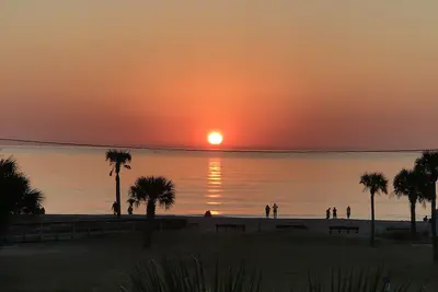 Image de 3 Bd/3Ba Expertly equipped Beach Front Condo with beautiful ocean-views.